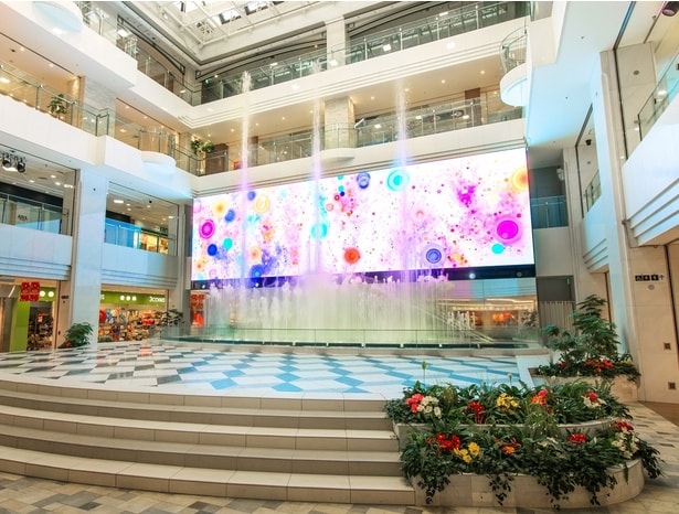 「サンシャインシティ」専門店街アルパの中心にある噴水広場