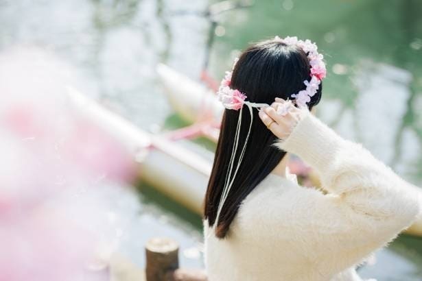 桜アクセサリーで桜に包まれる