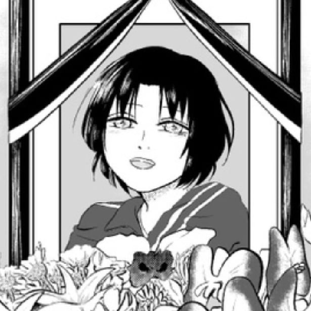 死んだと思っていた双子の妹から毎年、笑顔の写真が送られてくる!?しかも「笑顔」で