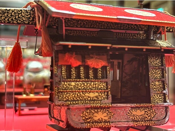 乗物。内装まで丁寧に作りこまれている