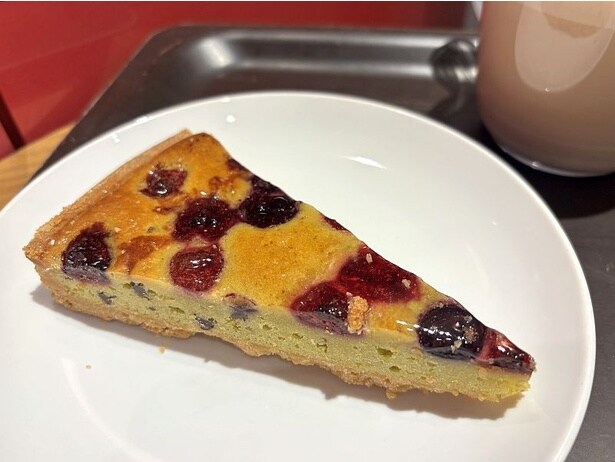 ティービバレッジと相性がいい！イタリアンベーカリー「プリンチ」のデザート「トルタ ピスタチオ＆ベリー」