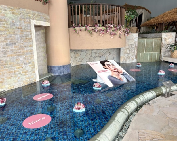 8階にはhinceコーナー。他にもhinceイメージのクッションなど世界観をあらゆるところに表現