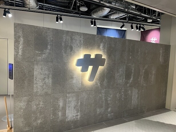 「渋谷SAUNAS」と同じく「高輪SAUNAS」も「サ」が目印