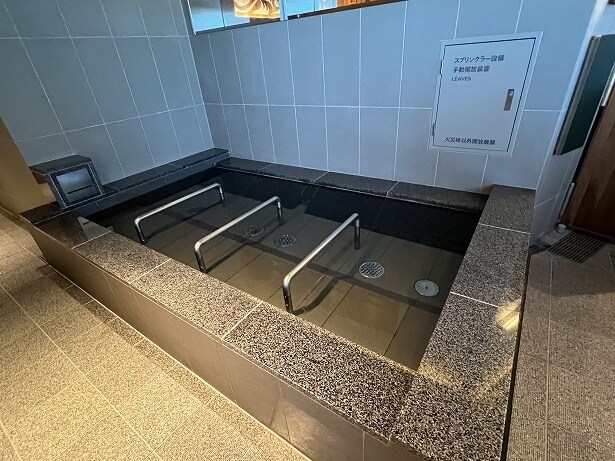 横になって入れる水風呂は頭まで冷やせる