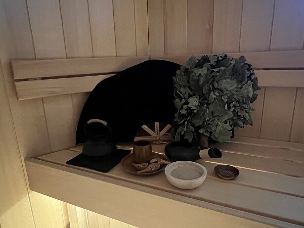 扇のリトリートやスクラブのリトリートなどさまざまなメニューを展開していく