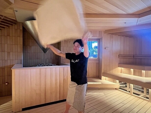 「渋谷SAUNAS」同様のアウフグースは、男性側サウナ室で受けられる