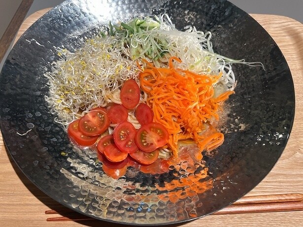 「渋谷SAUNAS」では夏季限定で提供していた「サウナス冷やし中華」(1080円)