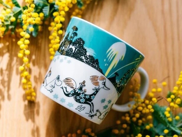 第2弾の「ムーミンバレーパーク」限定デザインのMOOMIN ARABIAマグ