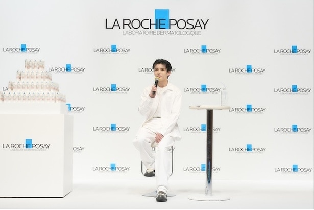 【写真】思わず見惚れる“生ツヤ肌”！スキンケアへのこだわりを熱弁する長尾さん