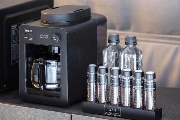 コーヒーメーカーと豆挽きコーヒーセットもある