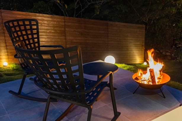 焚き火を囲んで特別な夜を