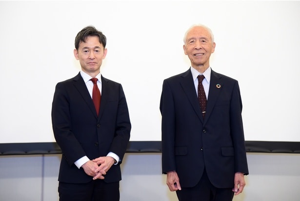 東北大学スマート・エイジング学際重点研究センターの瀧靖之教授(左)と、東洋ライス・代表取締役社長の雜賀慶二さん(右)
