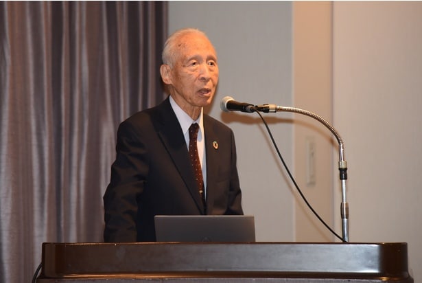 脱ロウ玄米の可能性について言及する雜賀慶二社長