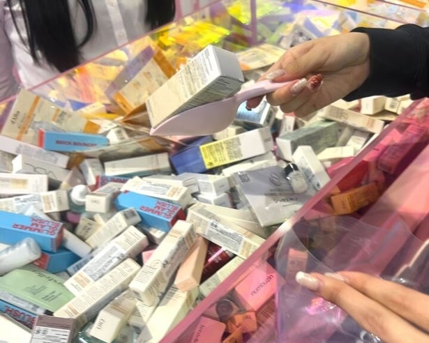 【写真】MEGA SCOOPでは10秒でひとすくいしたものがすべてもらえる!