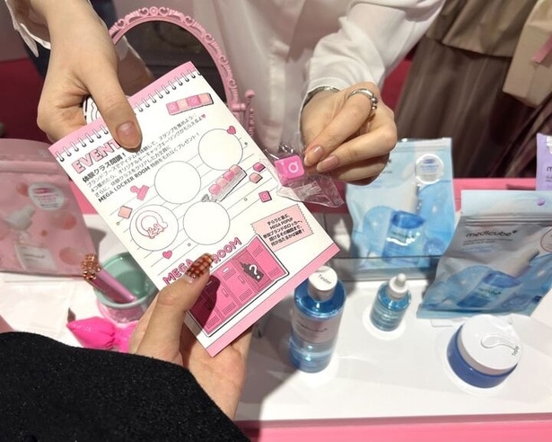 各ブランドのブースでアイテムを体験して、スタンプを集めよう!