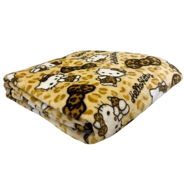 ふかふか感がさらに進化。サンリオと過ごすあったか時間【サンリオ】のハローキティ毛布がAmazonに登場中‼