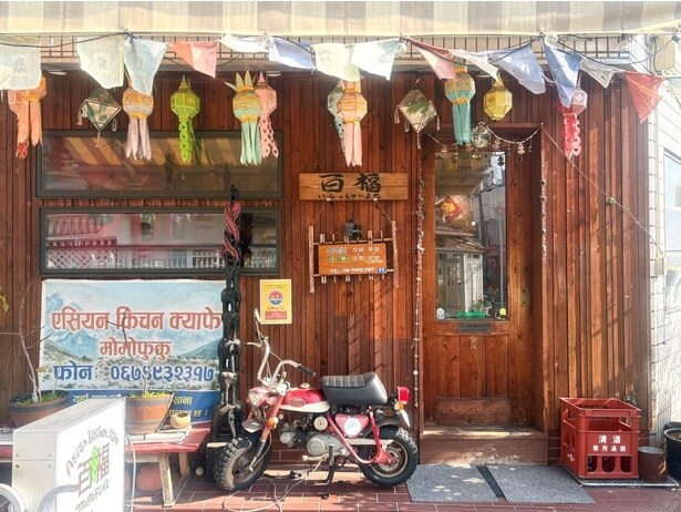 「Asian kitchen cafe 百福」。かわいらしい外観でつい写真を撮りたくなるが、周辺には松島新地の料亭があるため、配慮しながら撮影しよう