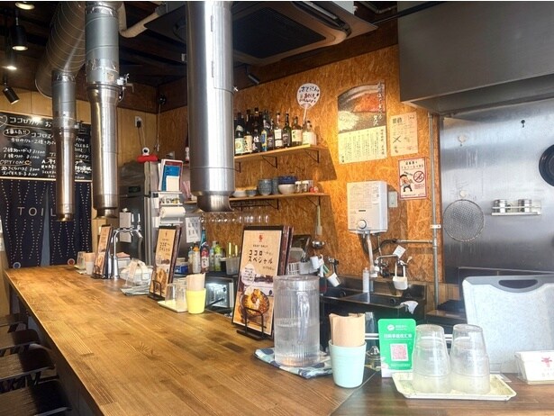 カウンターのみで、さらに開けた空間なので一人でも入店しやすい