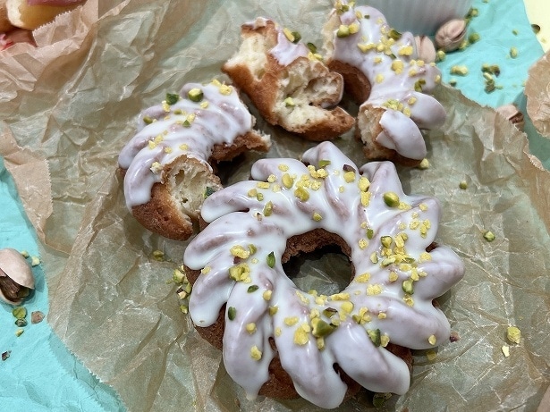 「ピスタチオ ホワイト チョコ クルーラー」