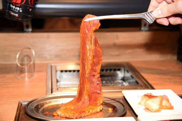 昇り龍を彷彿とさせる「龍が如くカルビ 極」 (940円)