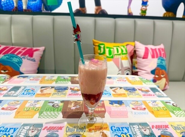 ＜ニック＞ストロベリーラテ(990円)