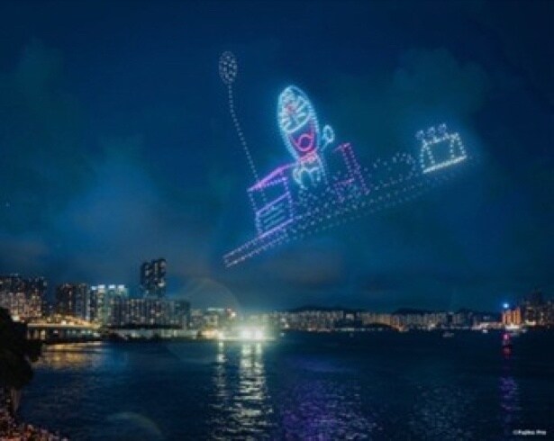 「100%ドラえもん&フレンズ ドローンショー」の様子