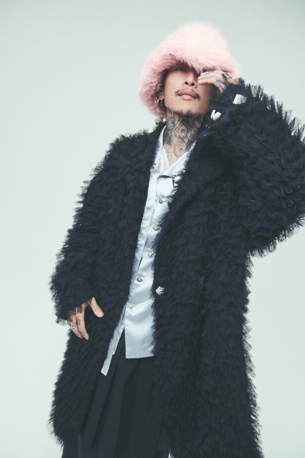 スタイリストに用意してもらった、ふわふわの帽子の衣装