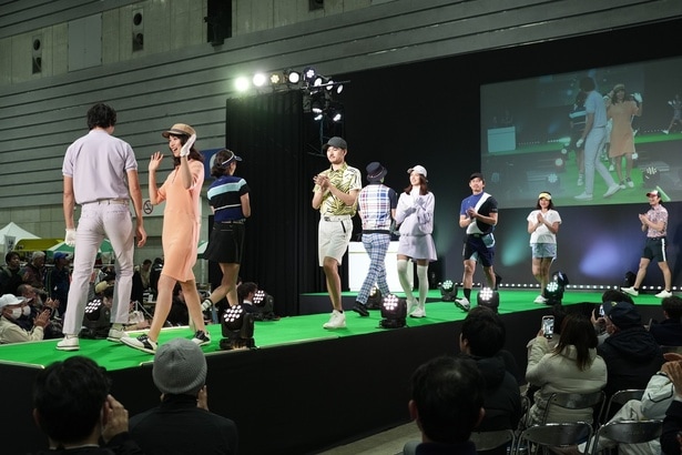 今どきのゴルフトレンドを感じられるファッションショーも