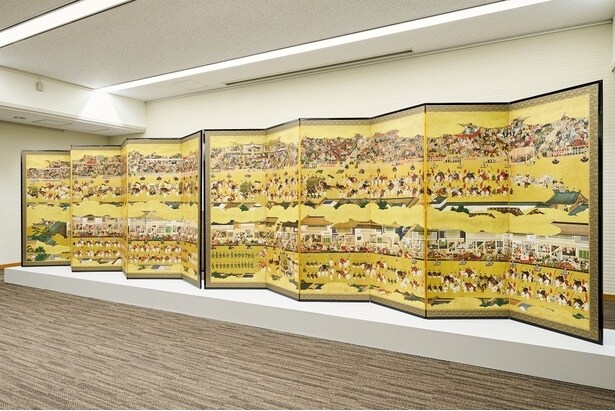 「二条城行幸図屏風」を大公開(写真は複製)