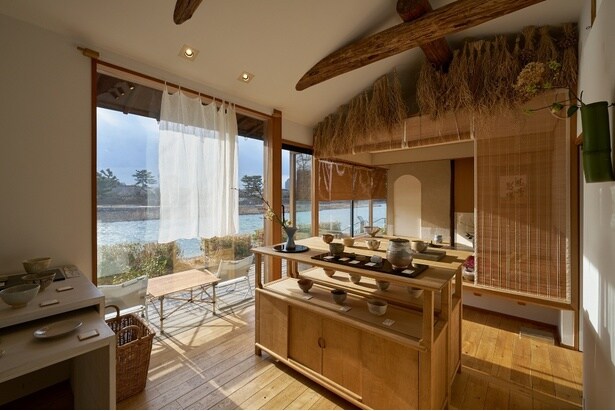 宇治川沿いにある朝日焼shop&gallery