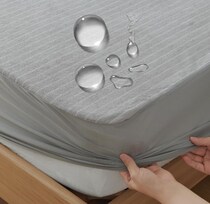 見た目は普通のシーツ、でもしっかり防水！【クモリ】防水ボックスシーツでおねしょや汗もしっかりガード♪家族みんなの快適睡眠を守る1枚、Amazon限定で発売中！
