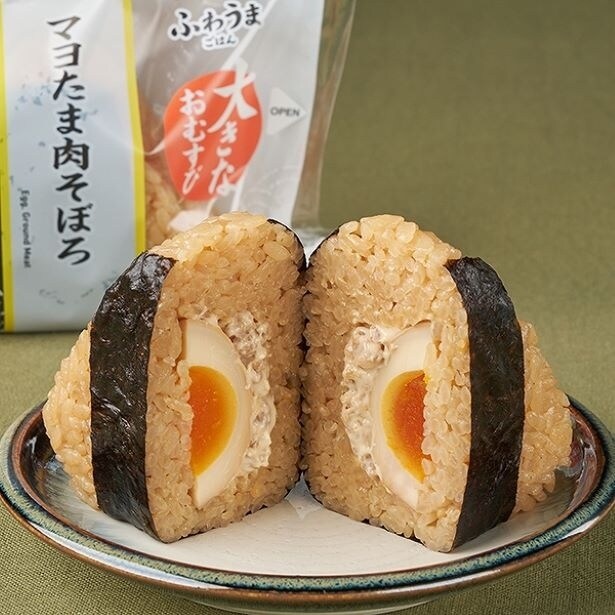 「大きなおむすび マヨたま肉そぼろ」
