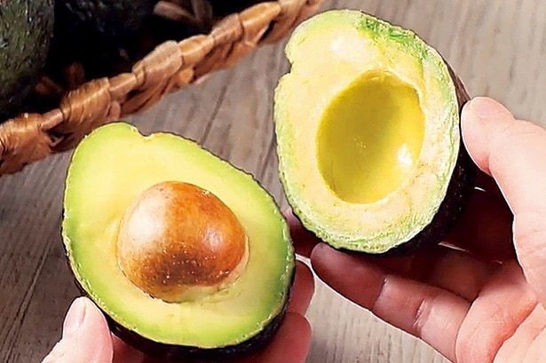 【写真】メキシコ産アボカドを店舗で熟度管理して使用