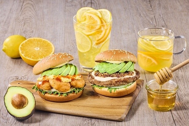 熟れたアボカドのおいしさ満喫！「フレッシュネスバーガー」に生のアボカドが1/2個入った限定アボカドバーガー降臨！