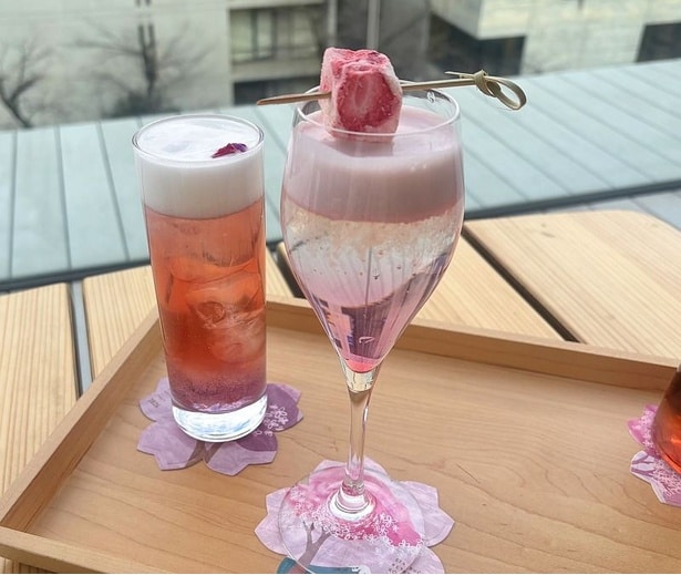アリビアーモバーの「桜 アリュール ストロベリー フィズ」。ノンアルコール日本酒を使ったノンアルバージョンも用意されている