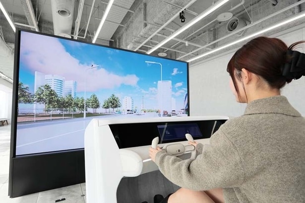 「カフェを予約っと♪めちゃくちゃ便利～！」(青木さん)