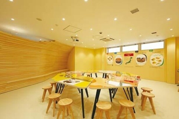 かわいい体験ルームのデザインにも注目！ジャガイモ形の空間に、スリーポリンキーズやヒーおばあちゃんの机が並ぶ