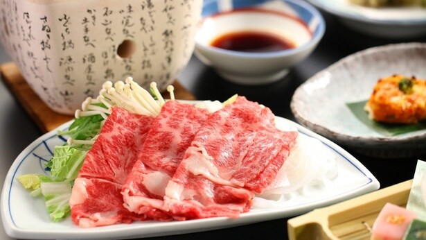 夕食のメインは信州で育った国産牛。「しゃぶしゃぶ」か「すき焼き」を好みで選べる