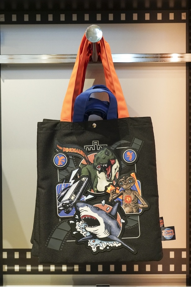 E.Tやバック・トゥ・ザ・フューチャーがデザインされたトートバッグは日常使いにピッタリ