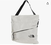 マットな質感が語る、大人の品格。フォーマルから日常までをシームレスに繋ぐ8リットル【ザ・ノース・フェイス】の ショルダーバッグがAmazonに登場中‼