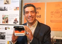 米国の若年層の67％が“スマホ離れ”？ ポラロイド社CEOに聞く、デジタル全盛期に「アナログ」を積極的に選ぶ生存戦略