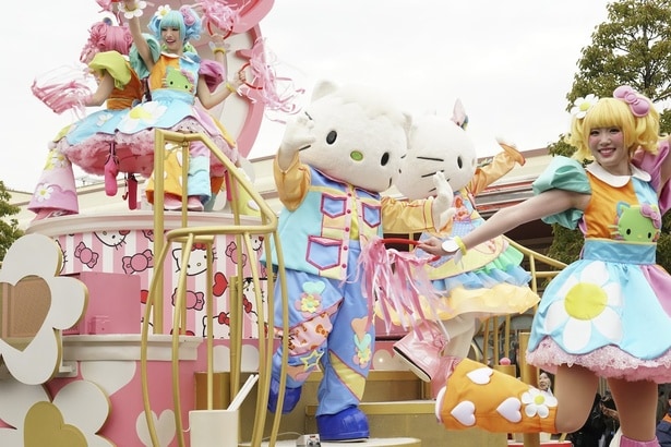 ダニエルのパンツにはさりげなくハローキティのリボン柄が！