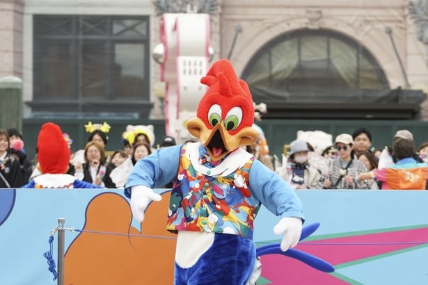 ウッディー・ウッドペッカーが盛り上げる特別鑑賞エリア