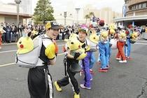 【USJ】25匹のピカチュウ登場！フロートが止まるとルール無用のダンスタイムが始まる25周年パレード熱狂レポ