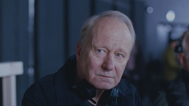 ノーラとアグネスの父親で映画監督のグスタヴ(ステラン・スカルスガルド)