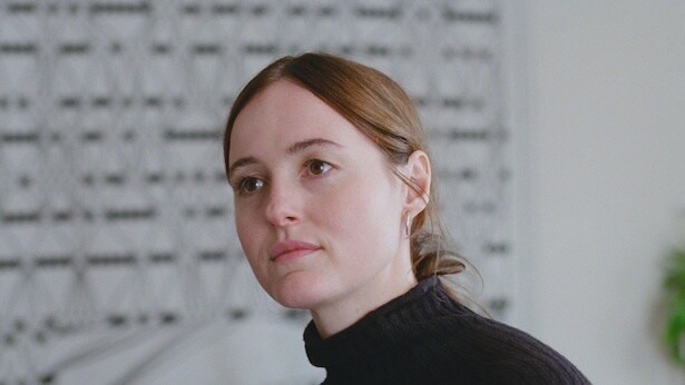 俳優として活躍するノーラ(レナーテ・レインスヴェ)