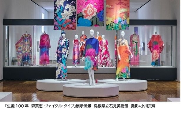 代表作が一堂に会する会場。森英恵の世界観を体感できる空間