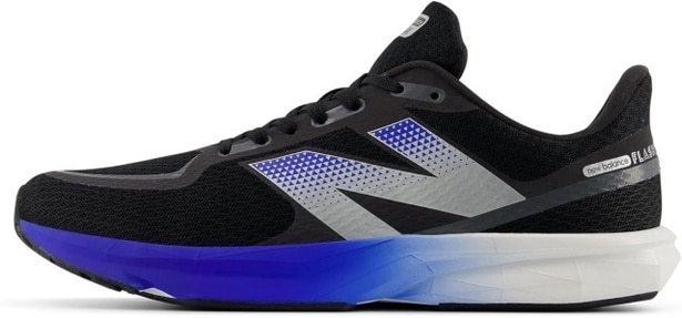 部活からタウンユースまで幅広くカバー！【ニューバランス】の汎用性に優れたスポーツシューズがAmazonで販売中！