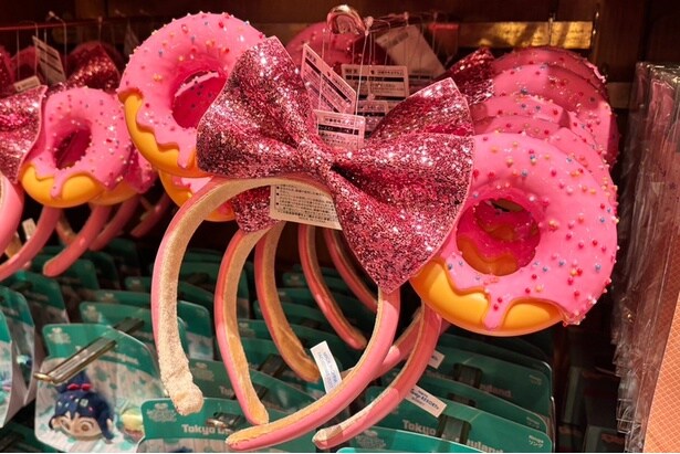 【写真】スパンコールが輝くリボンもかわいい！ドーナツ形の「カチューシャ」(2400円)