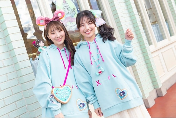 身につけグッズの着用イメージ。友達や家族と一緒に“ヴァネロペコーデ”を楽しもう！